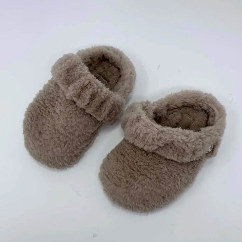 Crocs Cozy Faux Fur Slippers‎ Toddler C9 Beige Plush House Shoes Style 210857